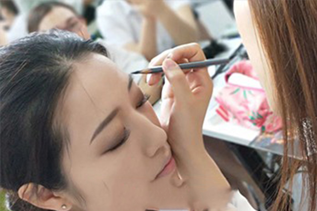 學美容化妝美容